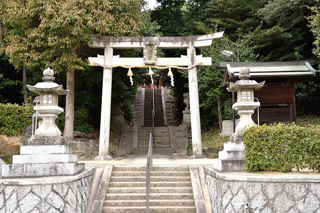 山陵八幡神社