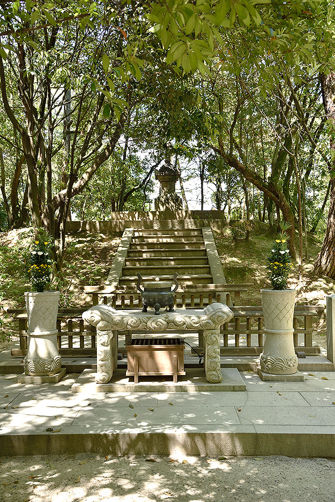 唐招提寺開山御廟
