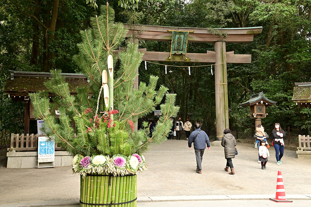 大神神社の門松